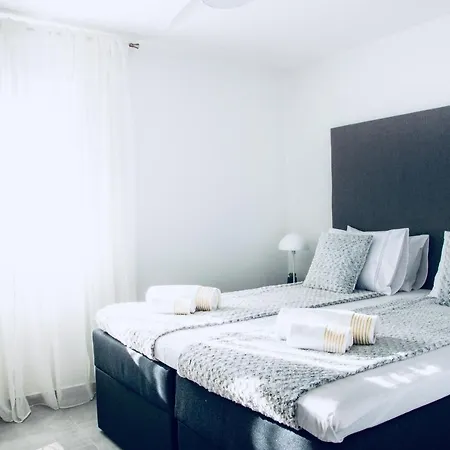 2-bed Apt With Ocean View 100 Meters To The Beach شقة