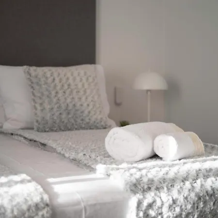 2-bed Apt With Ocean View 100 Meters To The Beach روغوزنيكا