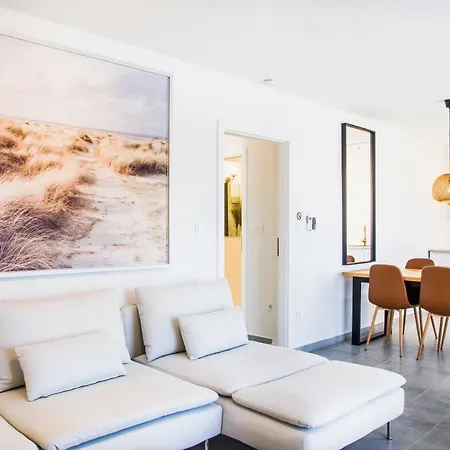 شقة 2-bed Apt With Ocean View 100 Meters To The Beach روغوزنيكا