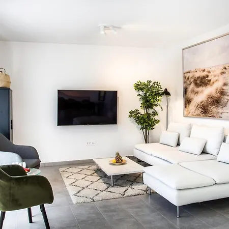 2-bed Apt With Ocean View 100 Meters To The Beach شقة روغوزنيكا