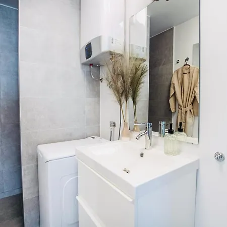 2-bed Apt With Ocean View 100 Meters To The Beach