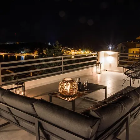 2-bed Apt With Ocean View 100 Meters To The Beach *