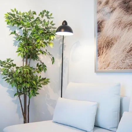 2-bed Apt With Ocean View 100 Meters To The Beach شقة