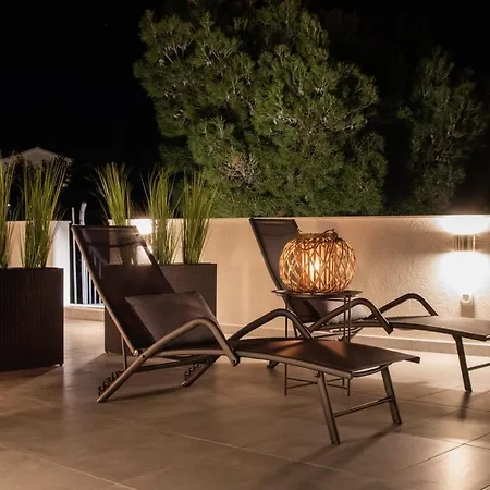 2-bed Apt With Ocean View 100 Meters To The Beach *