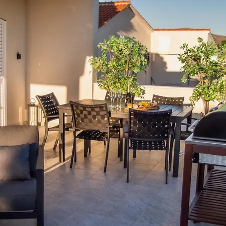 2-bed Apt With Ocean View 100 Meters To The Beach *