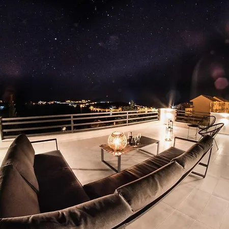2-bed Apt With Ocean View 100 Meters To The Beach روغوزنيكا